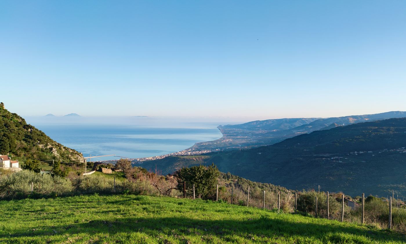 Antalya kırsalında yeşil arazi manzarası